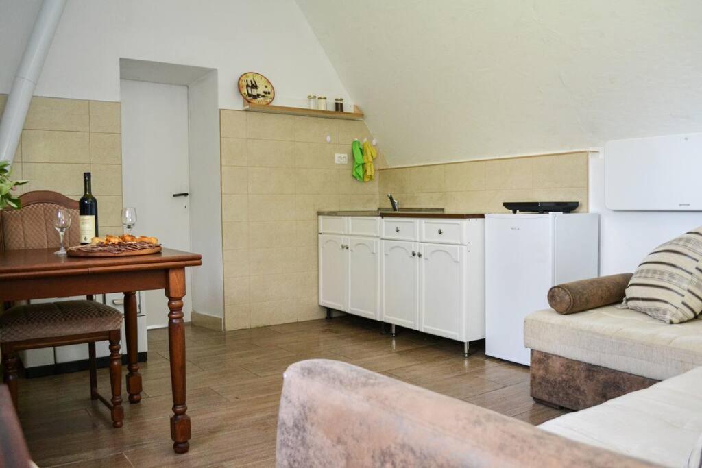 Grandma'S Hut Villa Nikšić Dış mekan fotoğraf